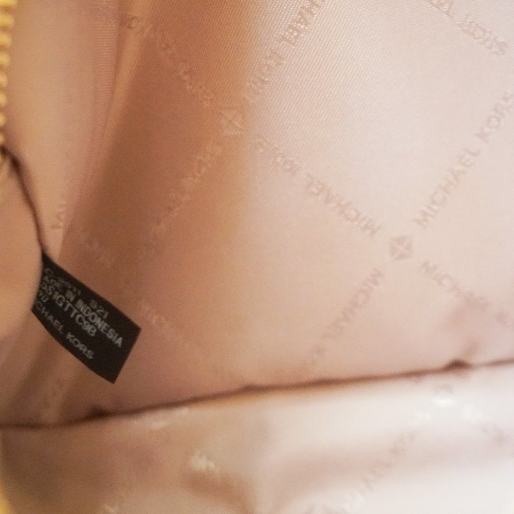 Michael Kors Chain Xbody + Wristlet Vanilla Pink - Picture 8 of 16